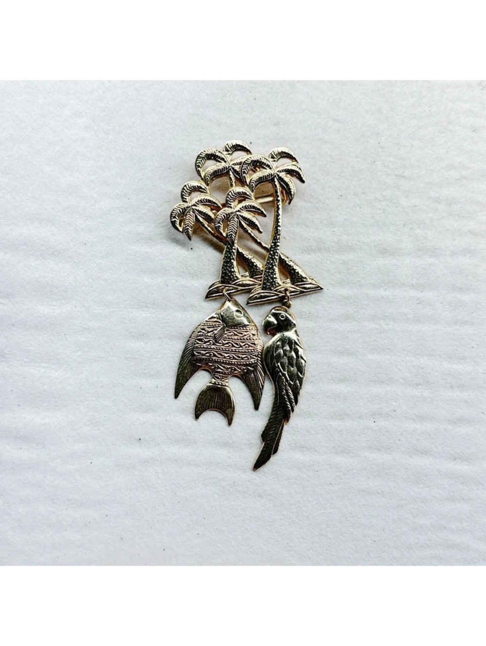 5490gc. Tropical Fish Brooch Goldtone